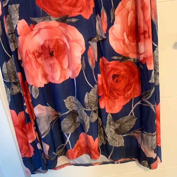 Quiz | Floral Halter Maxi Dress - Picture 11 of 14